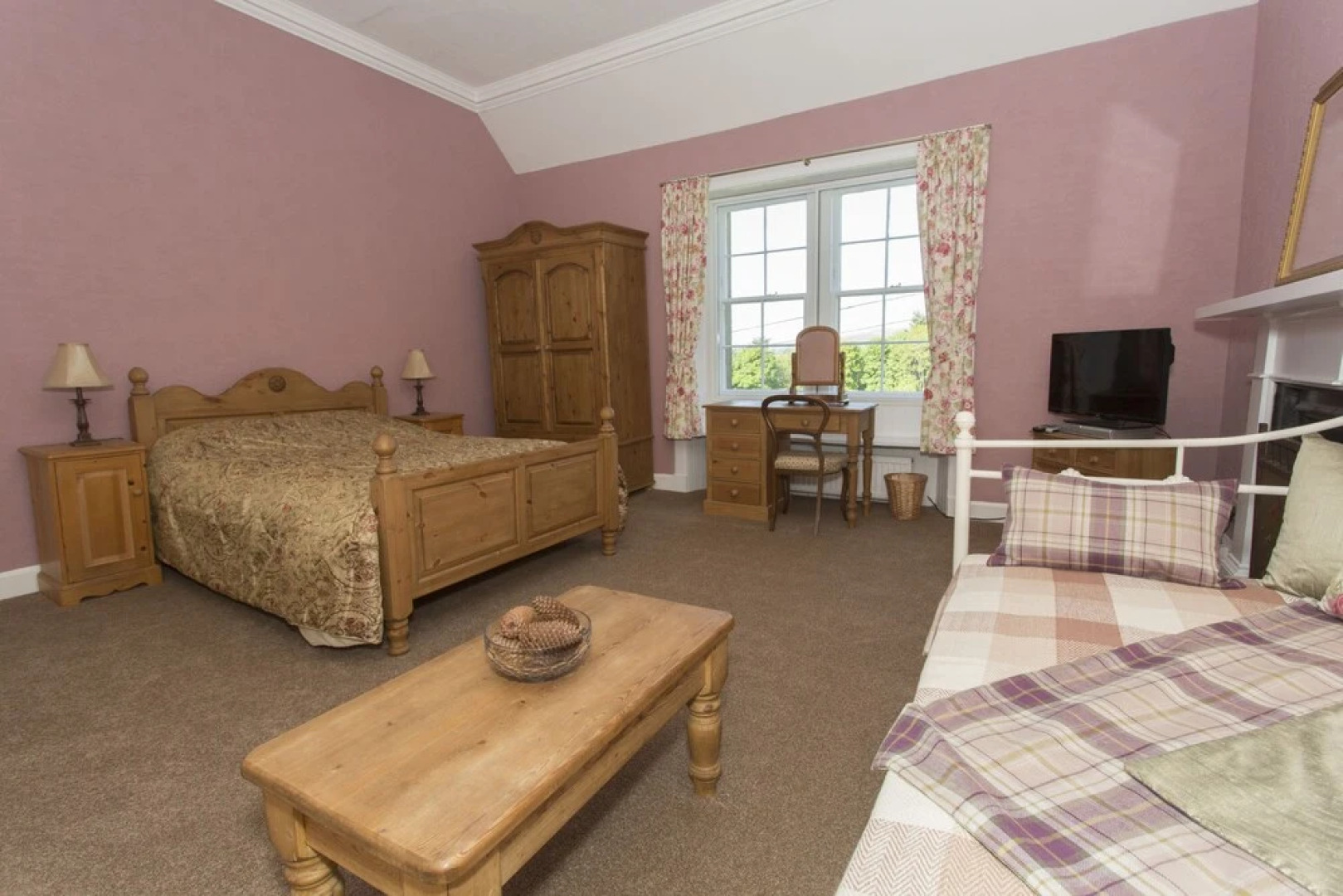 Broadmeadows Farmhouse B&B