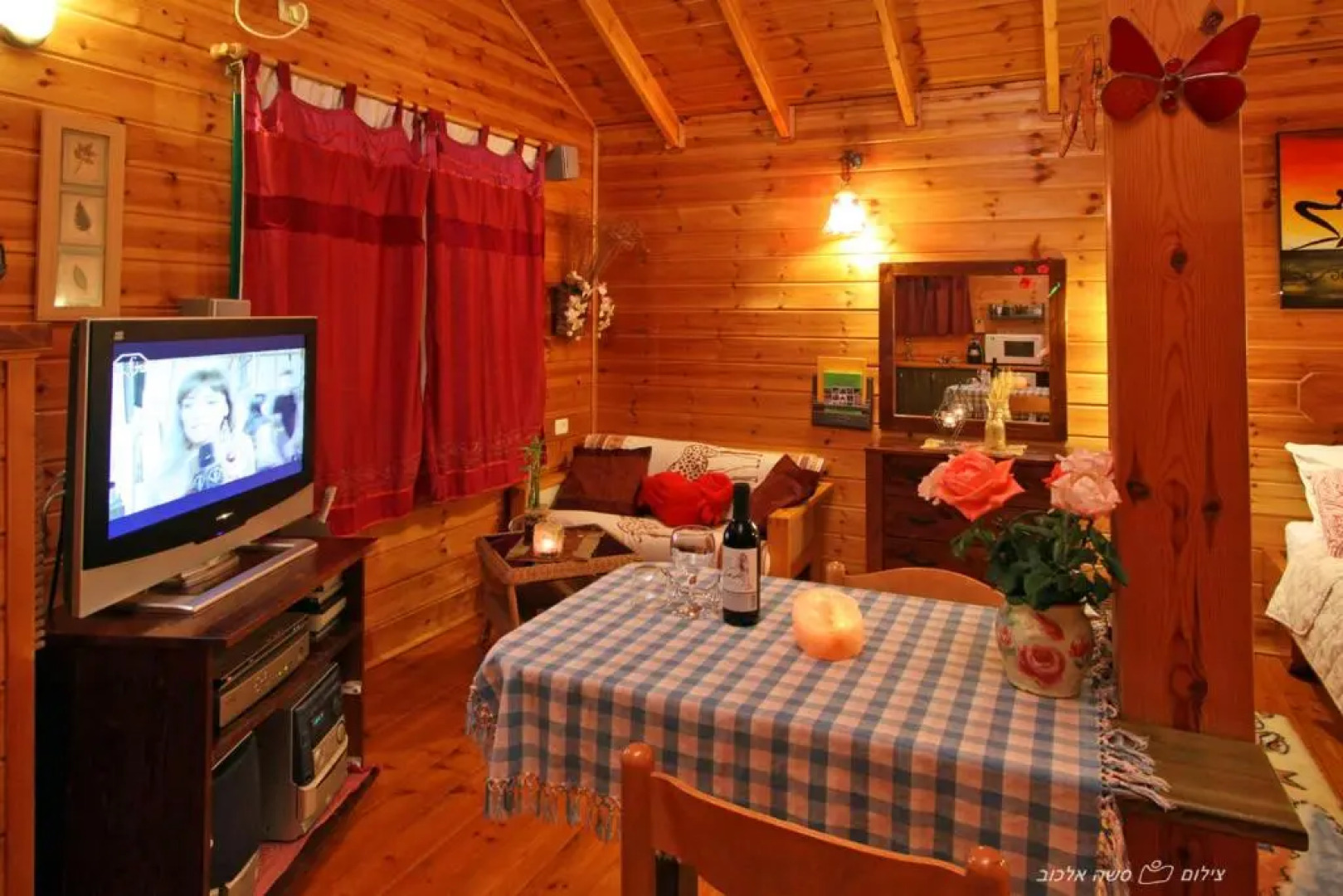 בקתות מול השקיעה