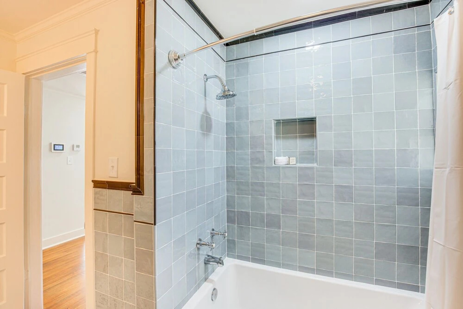 2 Mi to Tyler Rose Garden: Vibrant Apartment!