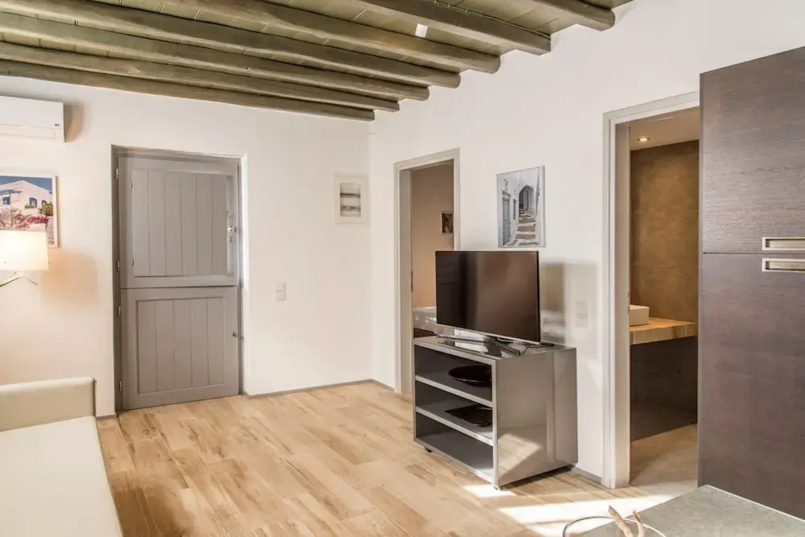 Tinos Pegion House