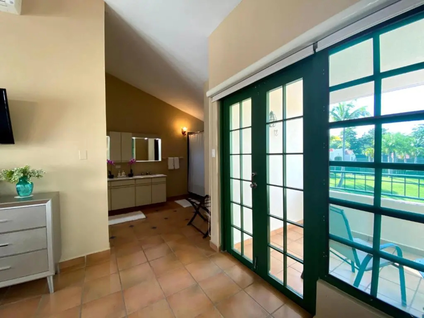 Villa Coral Reef- 4br with Community Pool Overlooking Ocean