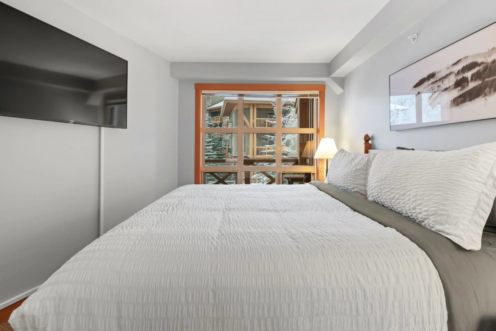 TOP FLOOR in Panorama Resort | TRUE Ski In/Out | Indoor Access to Pool & HotTubs