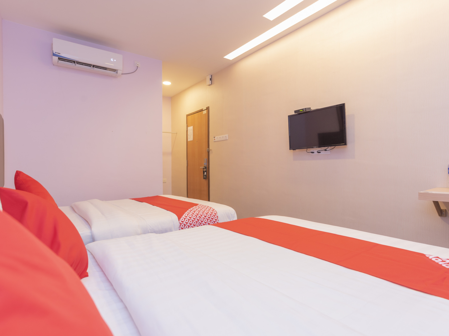 OYO 89423 Zenz Hotel