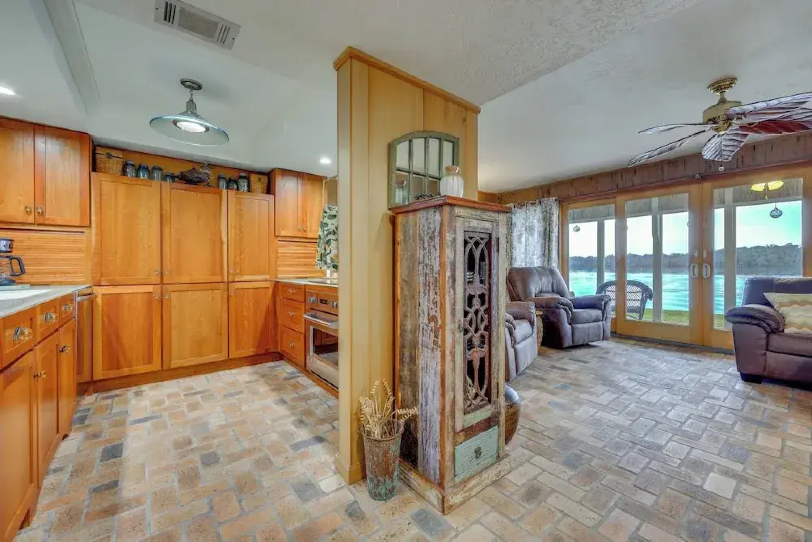 River-view Condo w/ Boat Slip in Welaka!