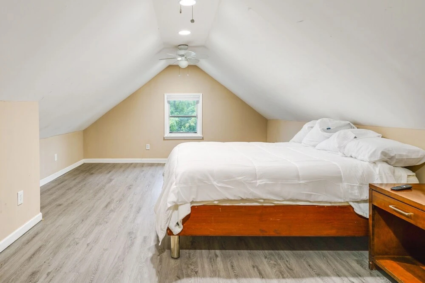 Pet-friendly Home w/ Yard, Near Downtown Royal Oak