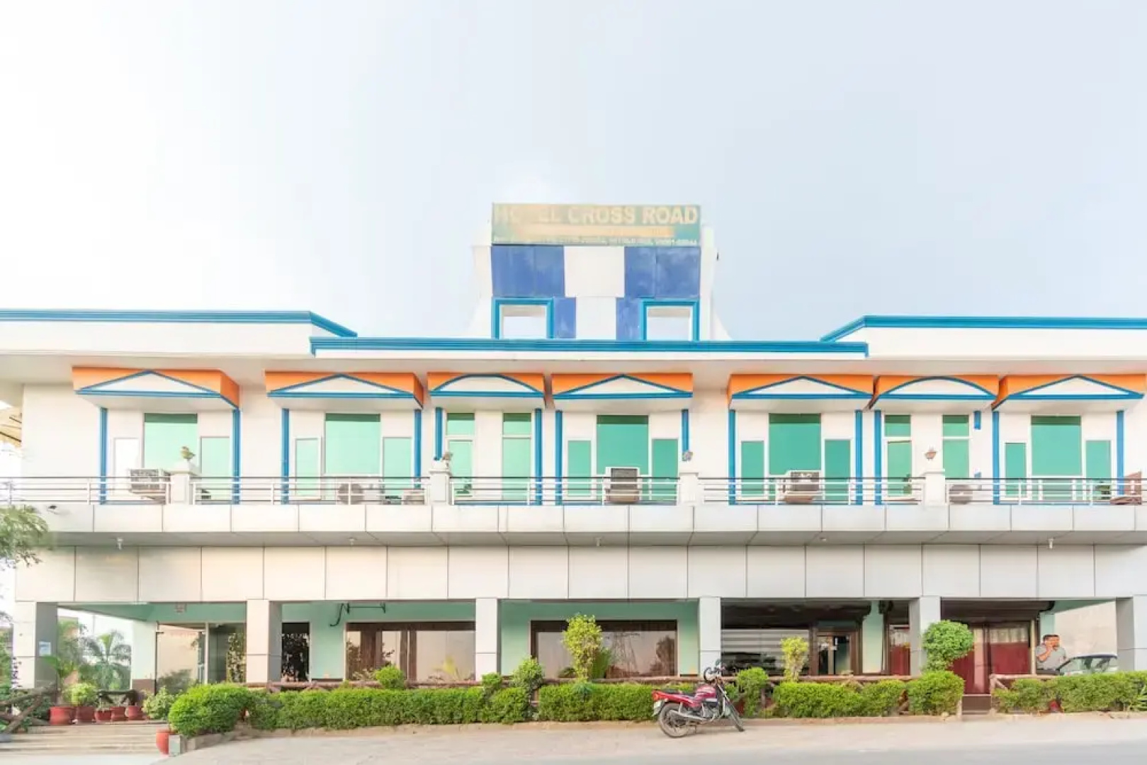 Oyo 44199 Hotel Crossroads