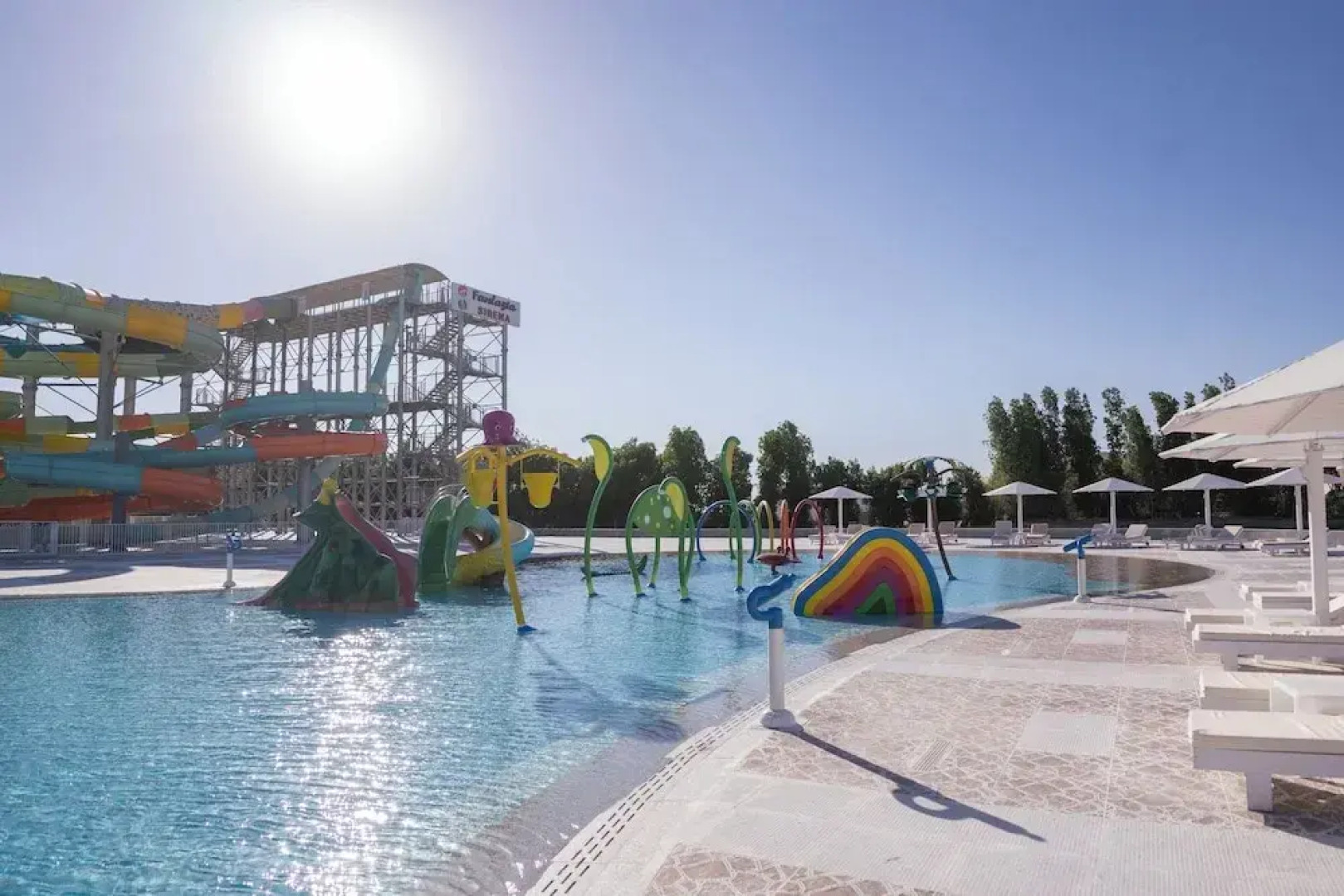 Sirena Beach Resort  Spa