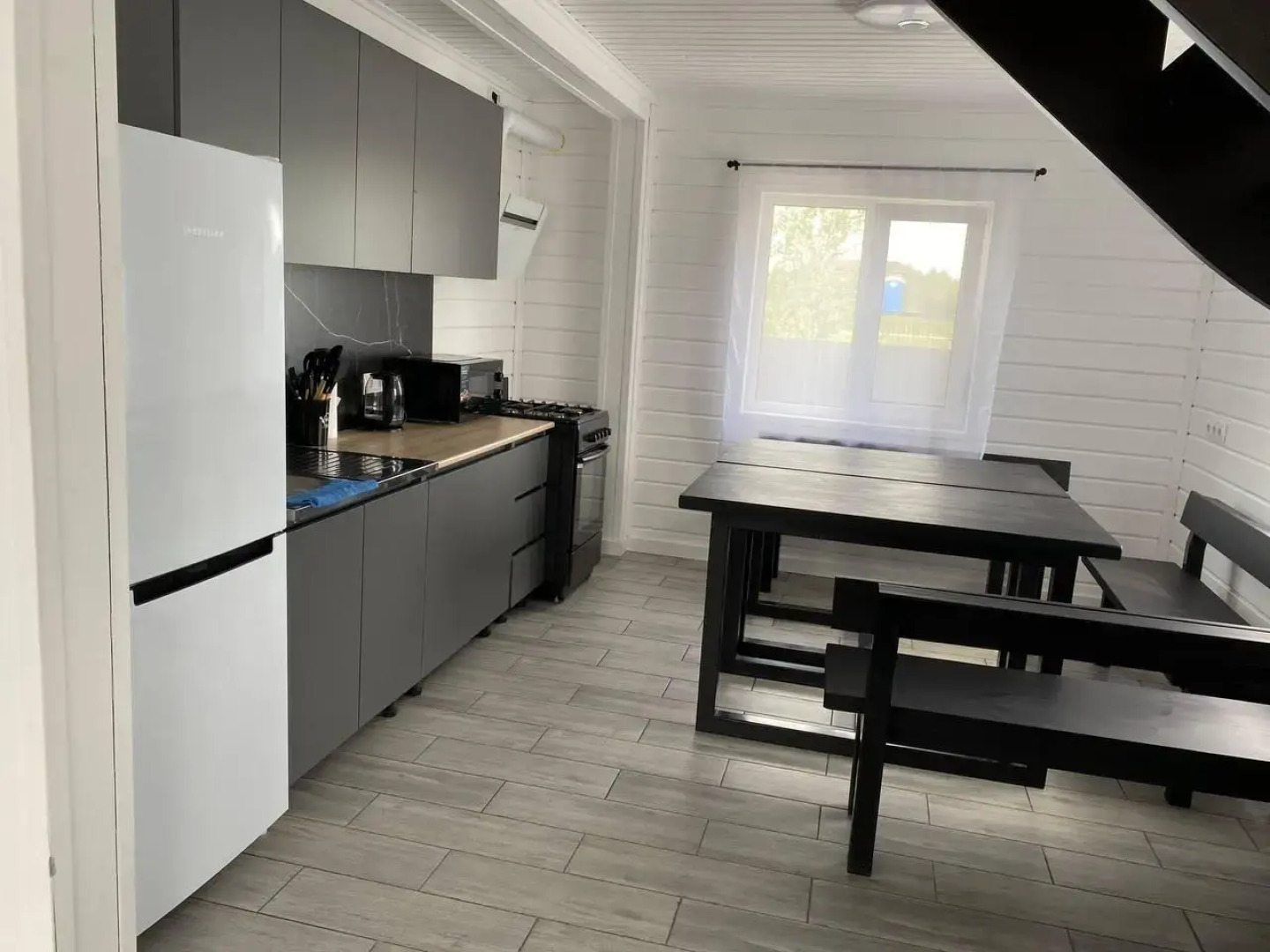 Дом у пруда