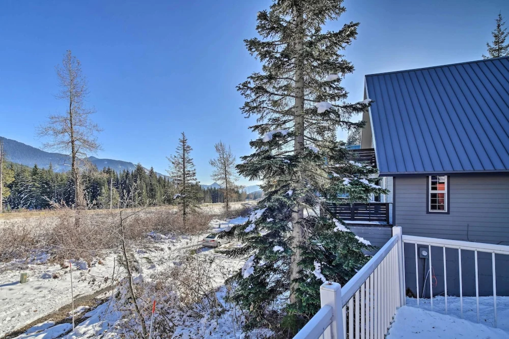 Snoqualmie Pass Cabin w/ Deck: Walk to Ski Lift