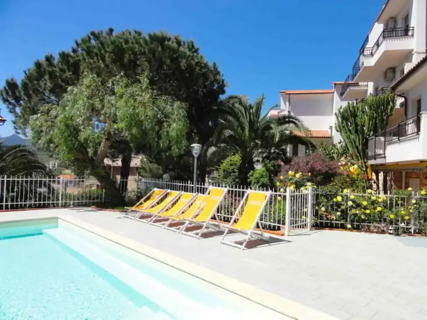 Residence Dei Fiori Pietra Ligure Two-room Apartment 5 People Comfort