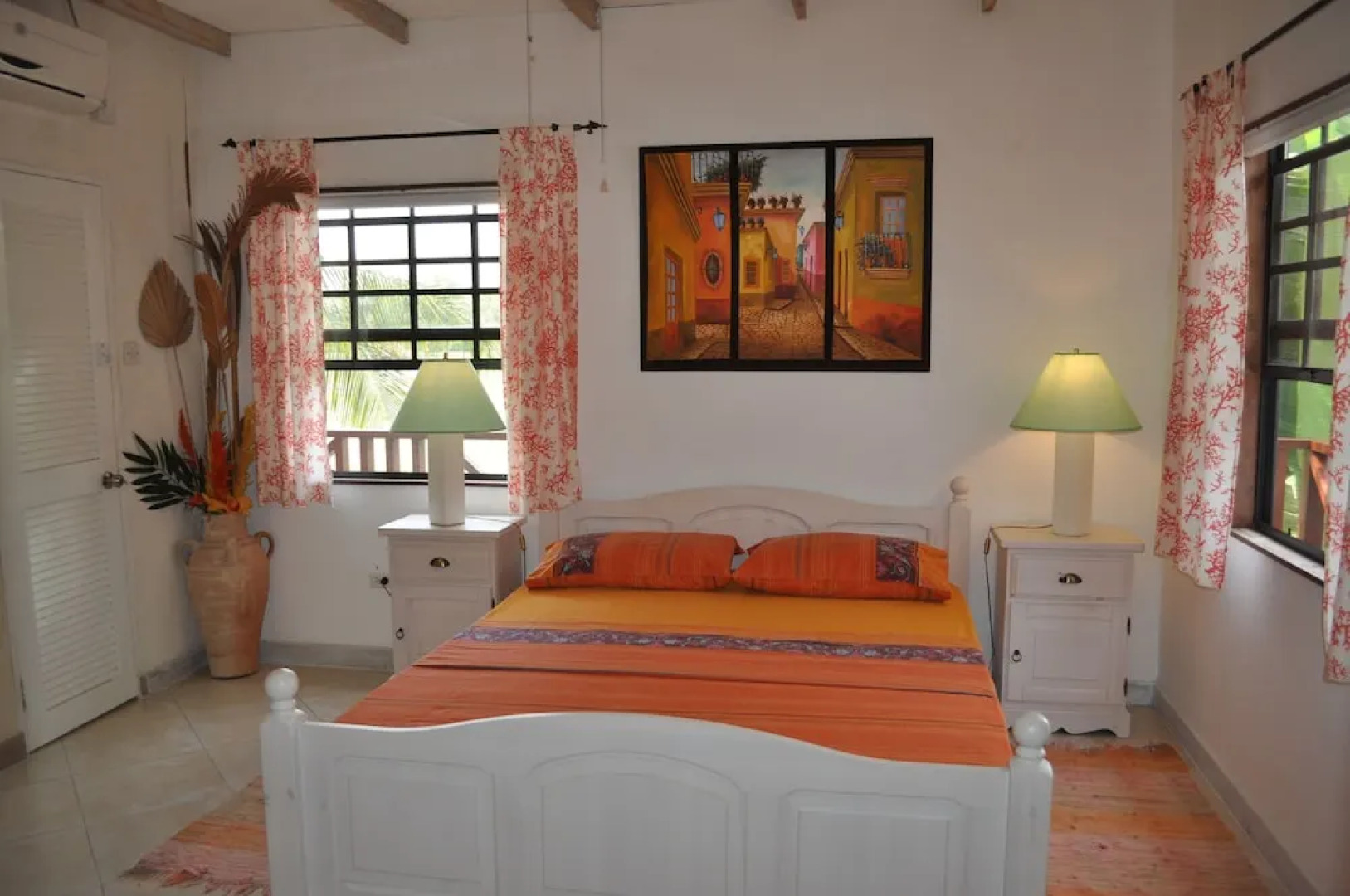 Yellow Bird Apartment