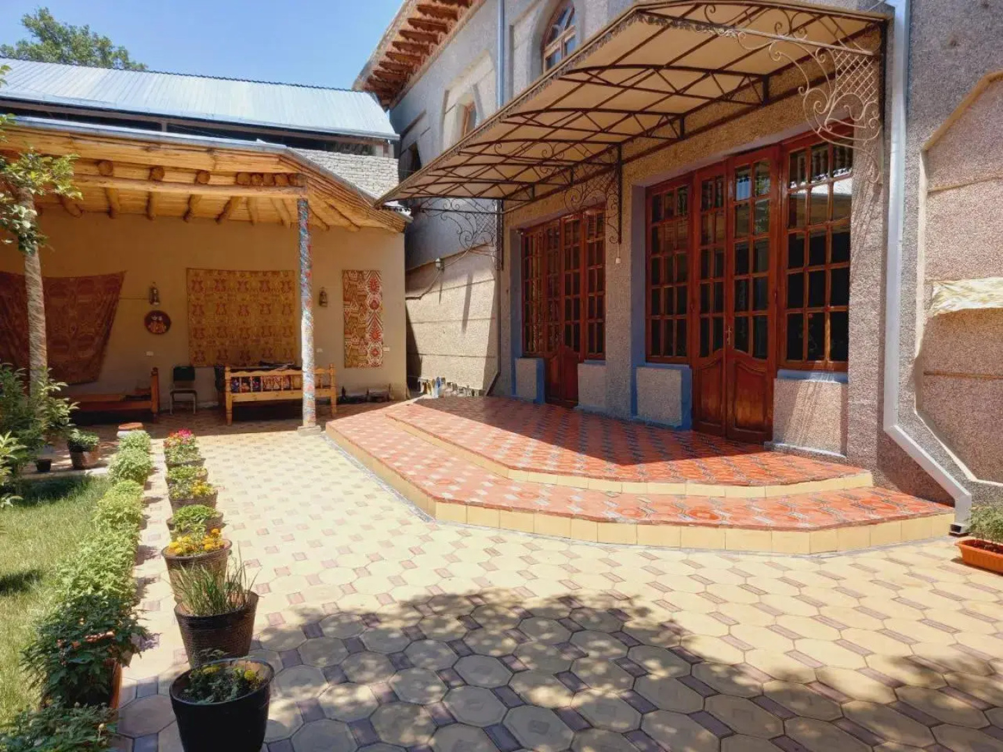 Guest House Ikathouse