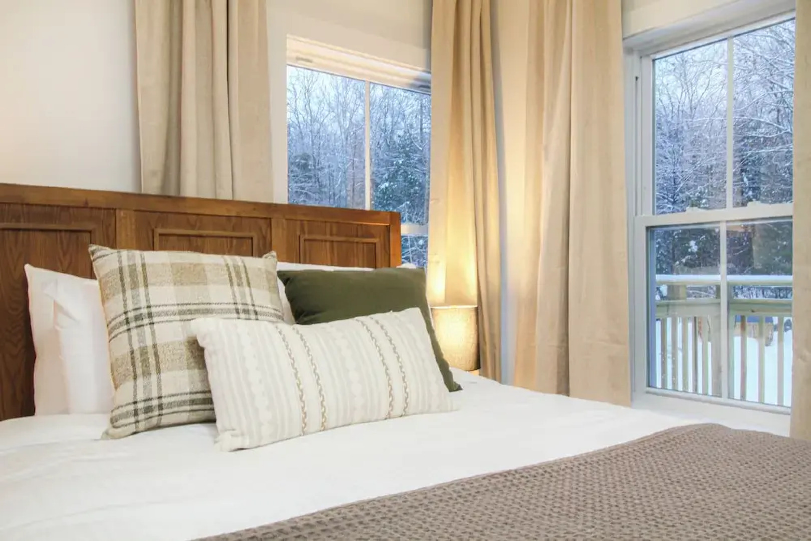 The Aurora Inn & Cottages