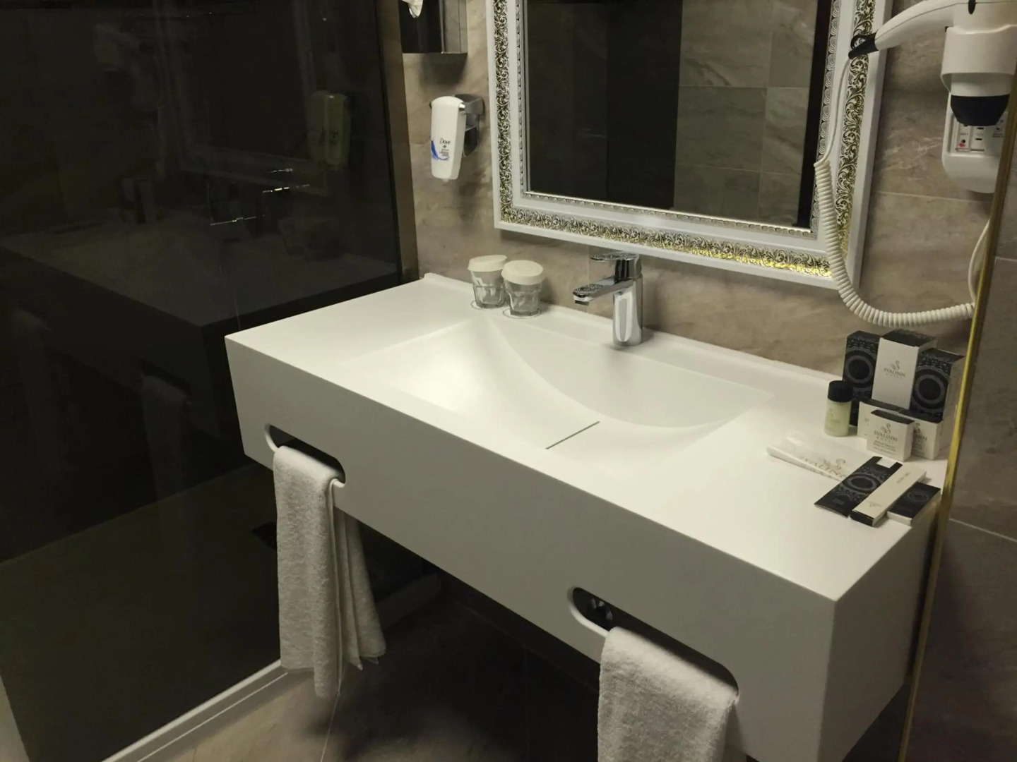 OYO Bostons Manor Hotel, Hanwell London