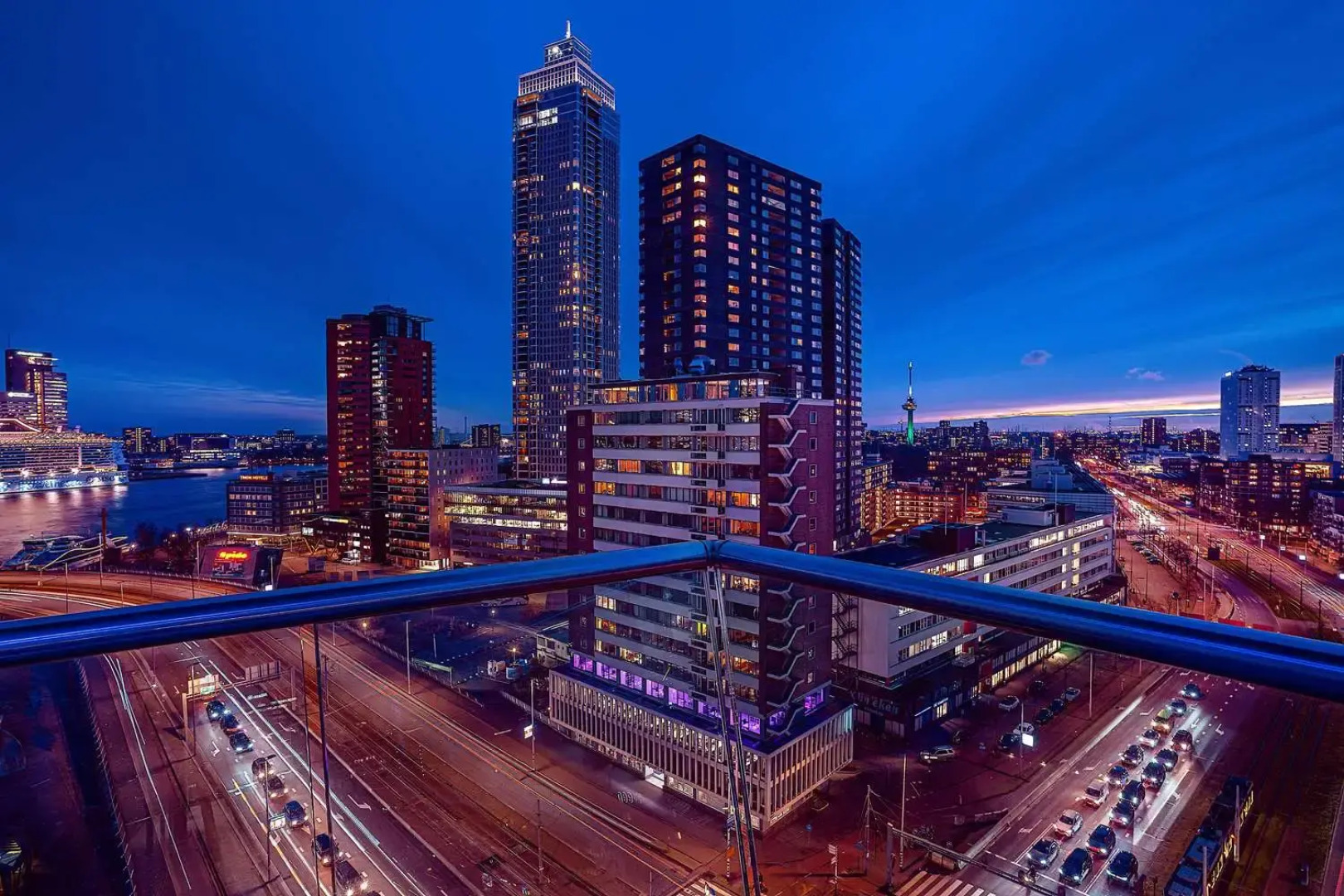 Отель DoubleTree by Hilton Rotterdam Centre