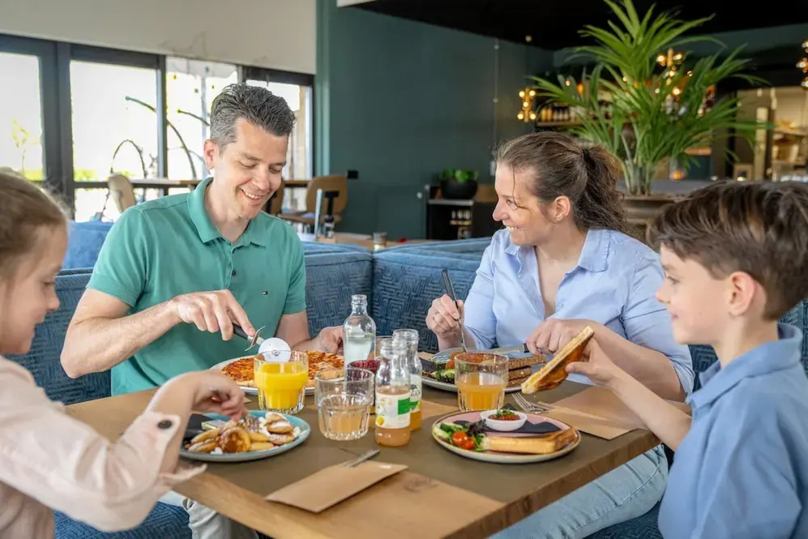 Restyled Bungalow With 2 Bathrooms, Near the Beach