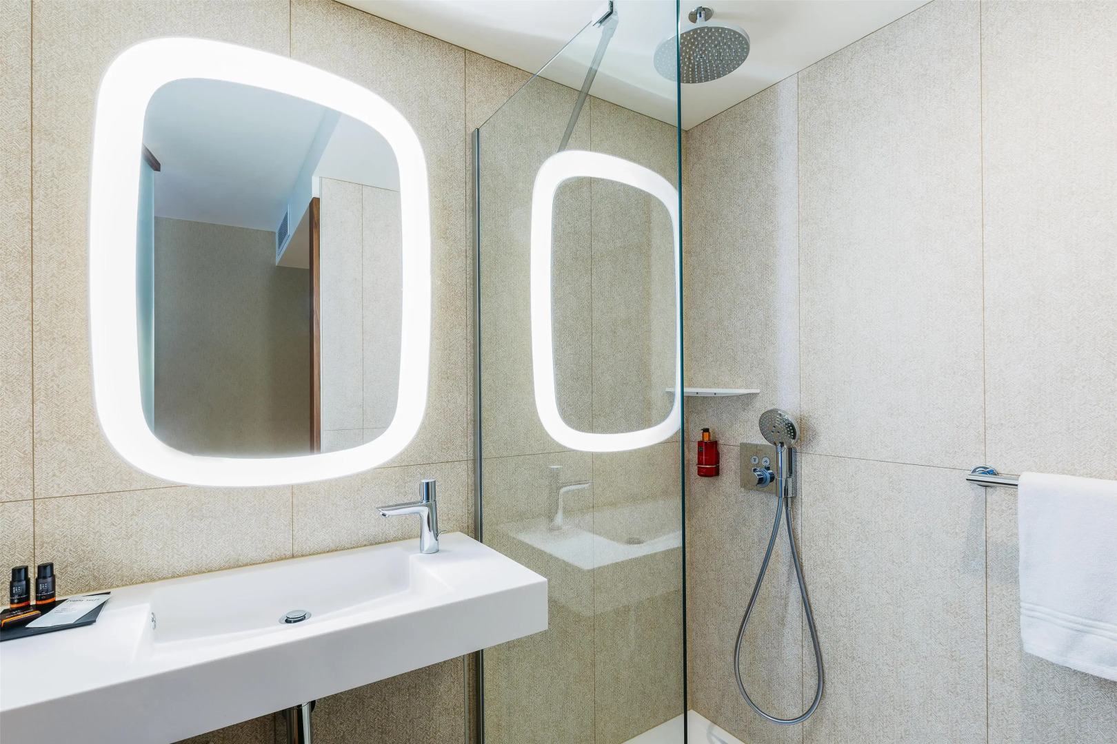 Hotel Oceania Paris Porte de Versailles