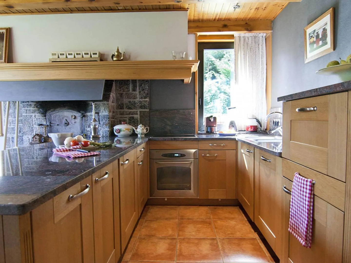 House located in Vall d 'Aran and just 5 min. Walk from the center of Vielha.