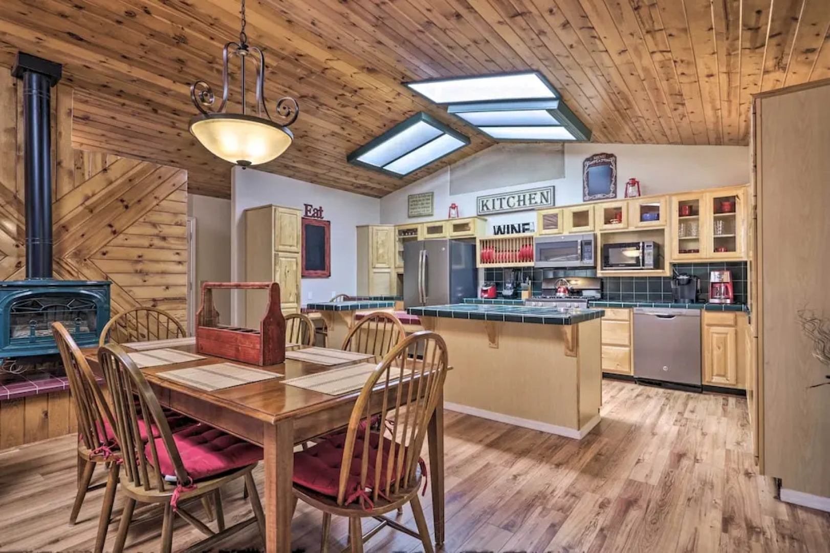 'hilda's Cabin' Mtn-view Retreat in Pine!