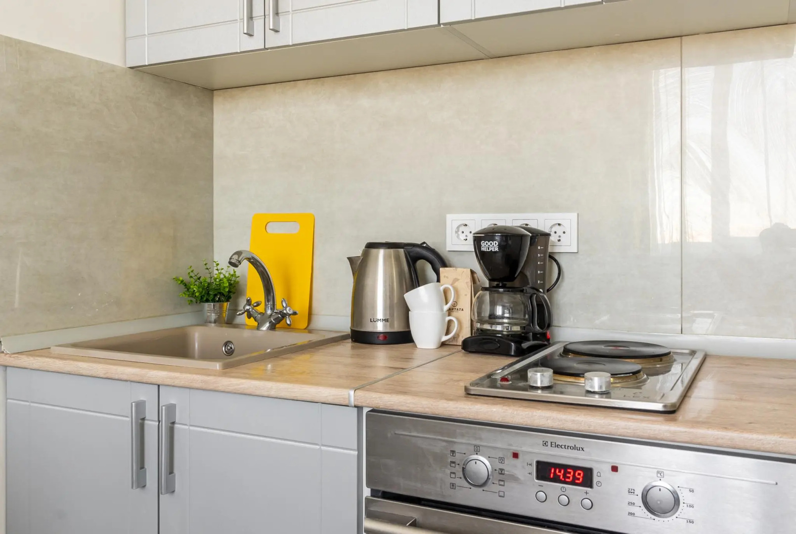 Вершина на переулке Зеркальный