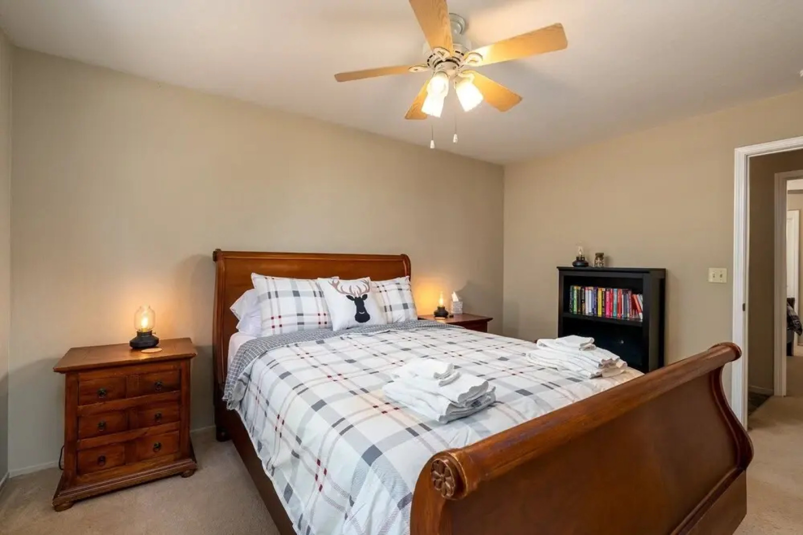 Wolf Den - Check out the Beach, Country Club, Golf Course Enjoy the Wifi, Central Heat and Air Conditioning. Near Yosemite by Redawning