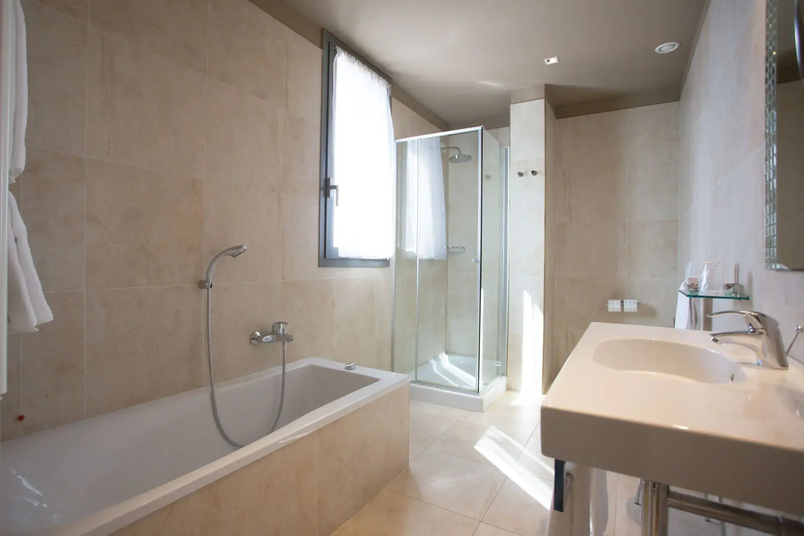 One Hotel & Restaurant