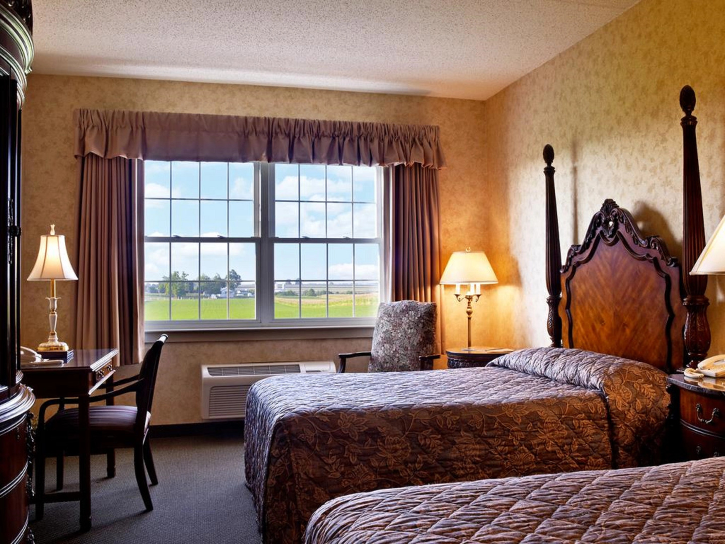 AmishView Inn and Suites