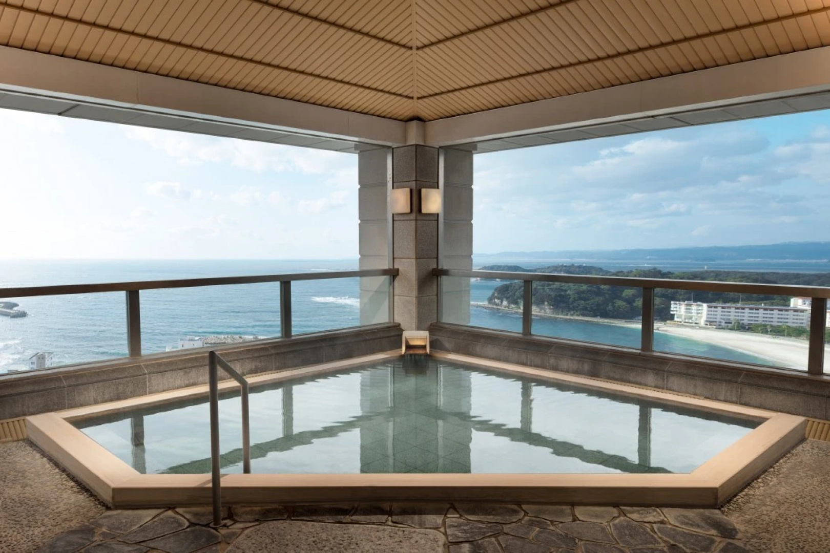 Отель Nanki-Shirahama Marriott