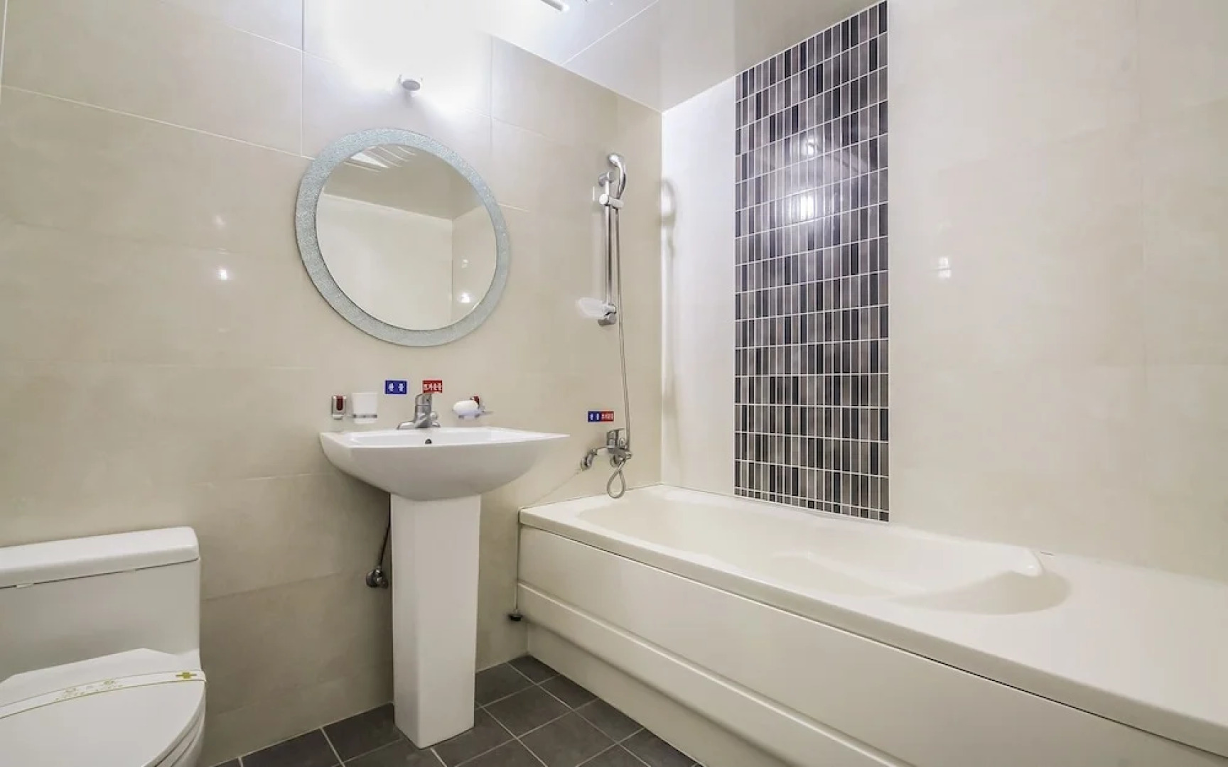 Gimhae Den Bastar Theme Kids Hotel