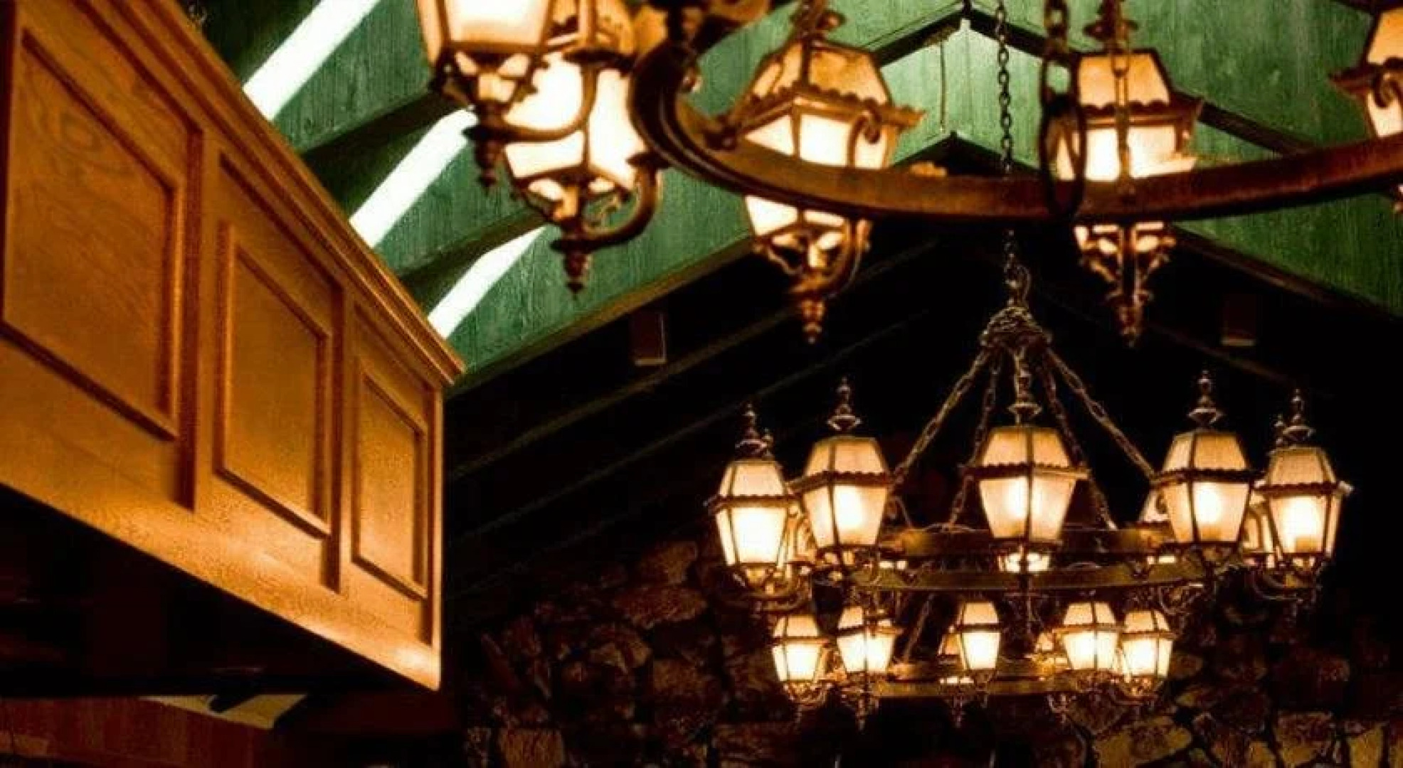 Stones Lodge under Mt. Stratton