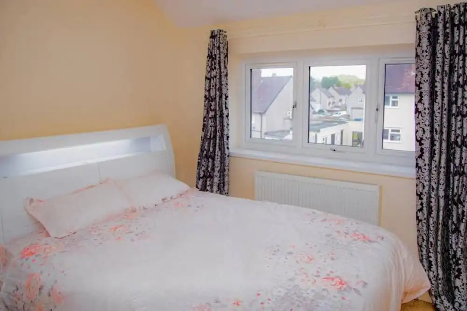 2bed House- Dudley-garden-wifi-tv