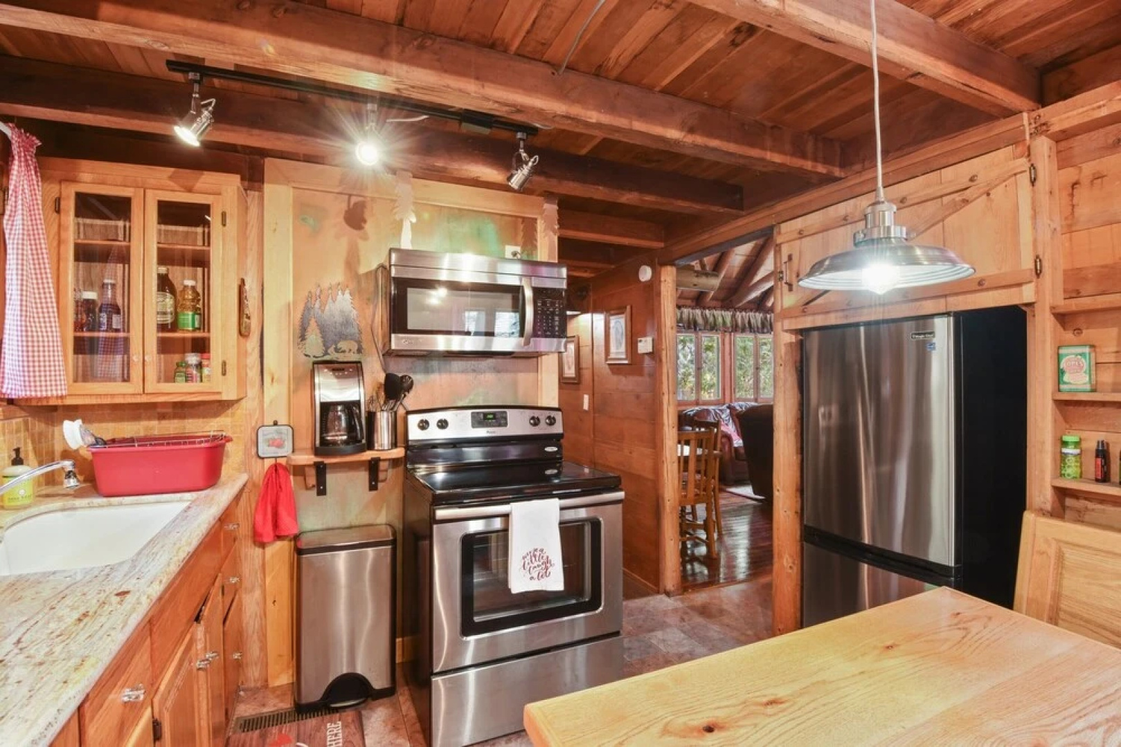 Dancing Cubs Camp - Hot Tub 2 Bedroom Cabin by Redawning
