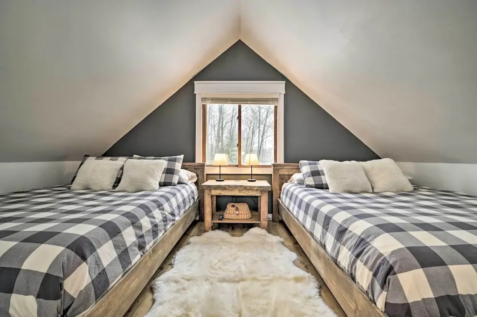 Lovely Roscommon Cabin < 3 Mi to Higgins Lake!