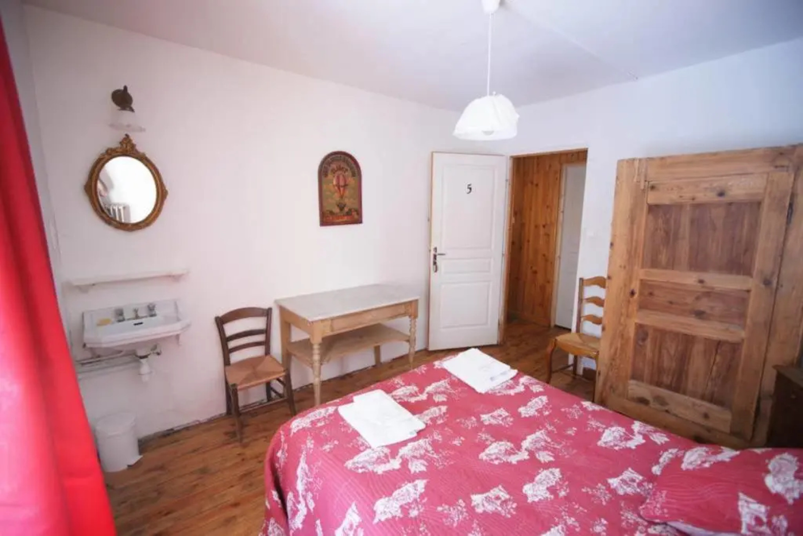 Room In A House Of The Xvii Century - N°5 Chez Jean Pierre