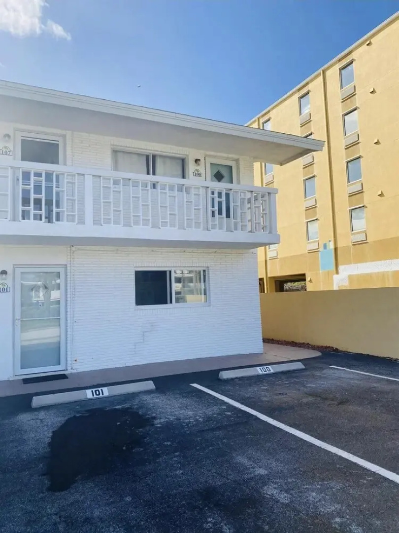 Studio With Full bed Near the Beach!!