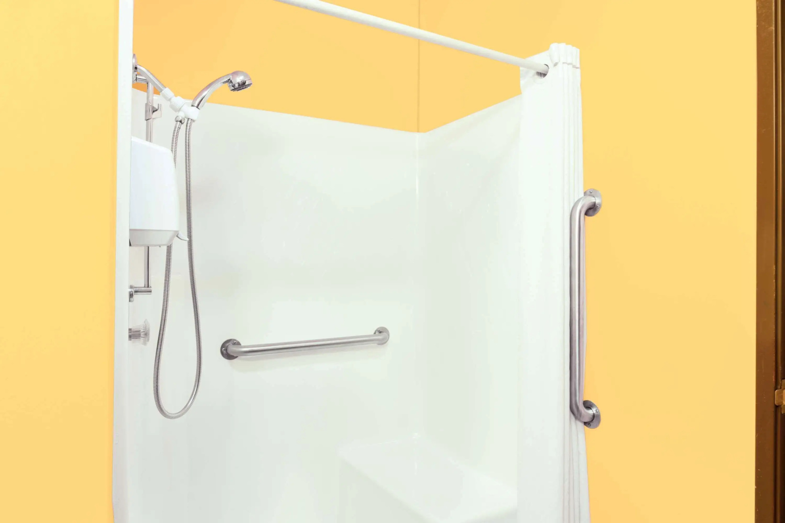 Super 8 by Wyndham Mitchell
