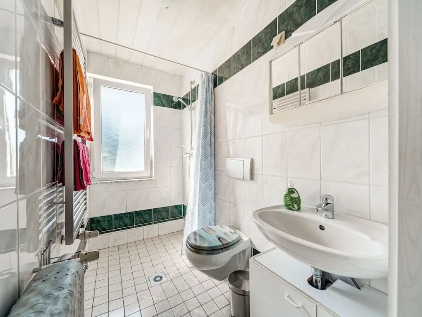 Cozy Apartment Near Trails