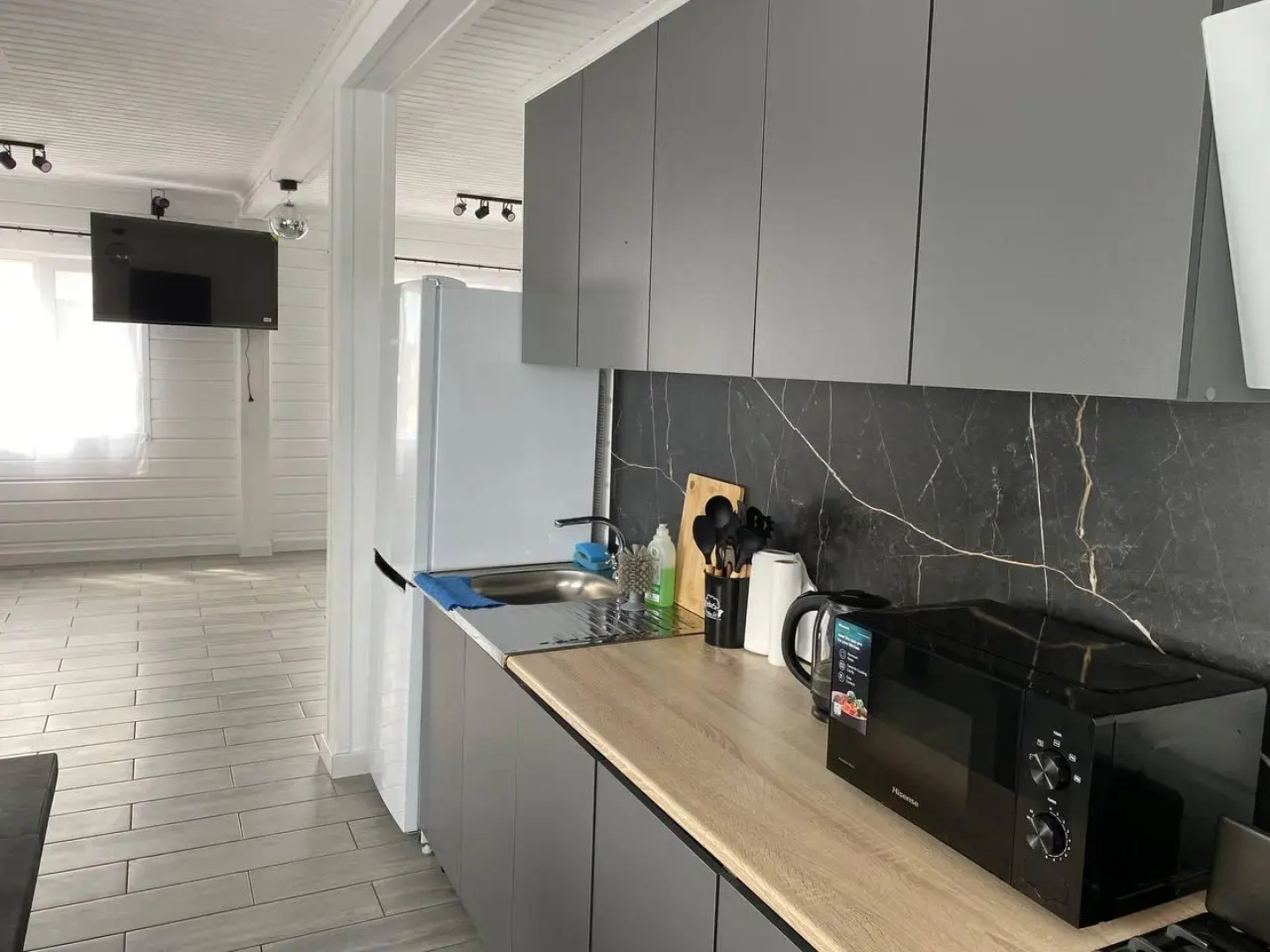 Дом у пруда