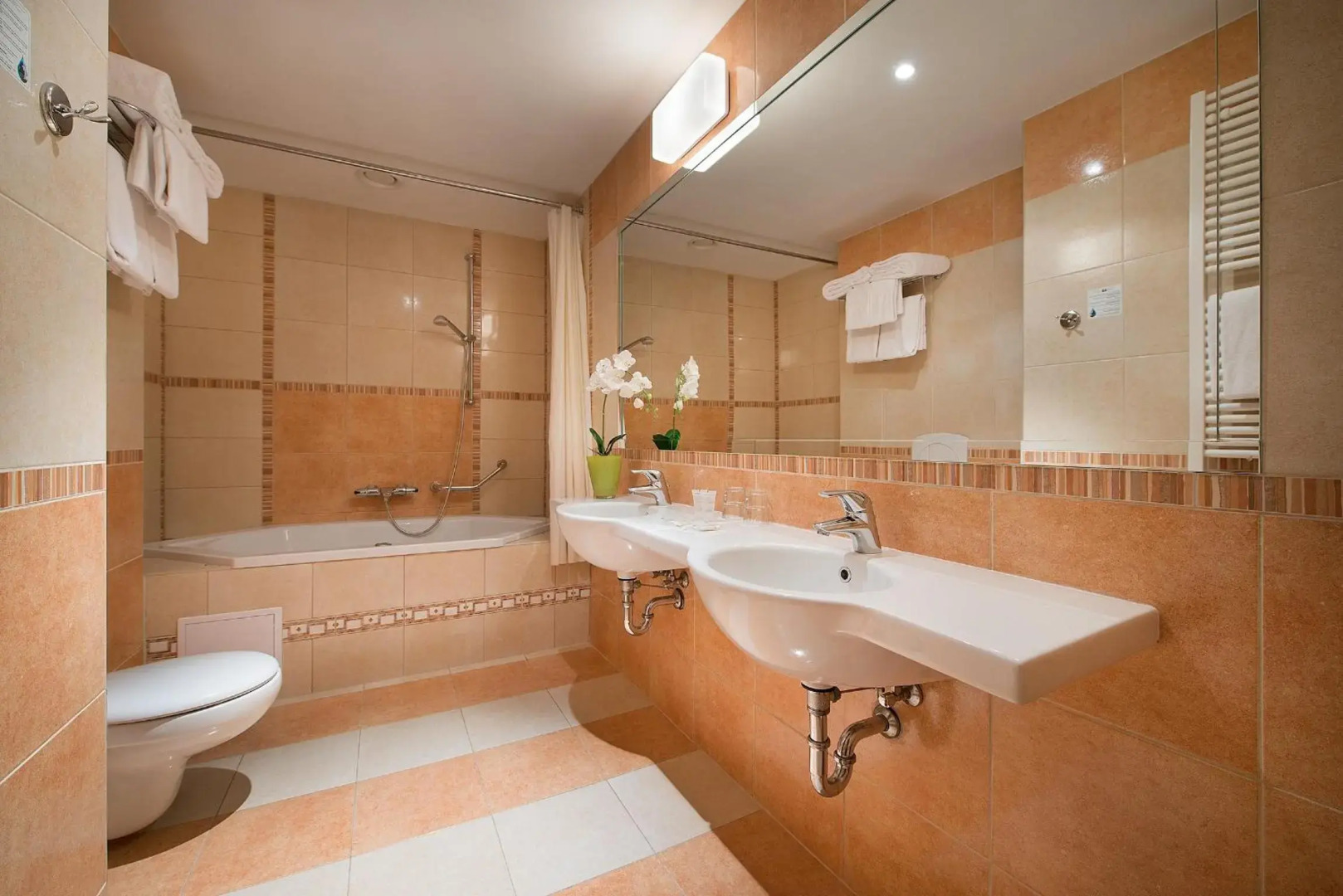 Maximilian Lifestyle Resort