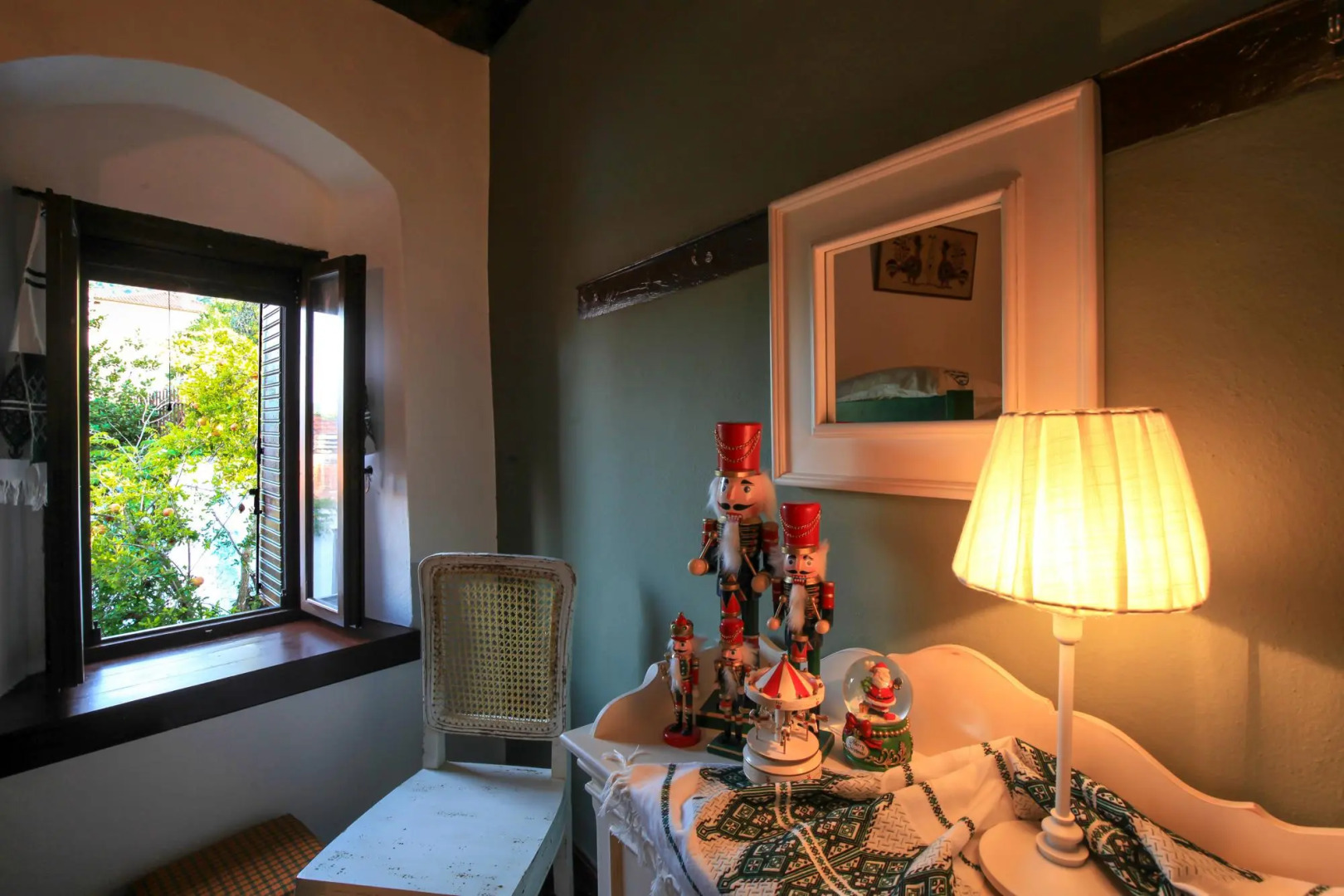 Dandy on the Hill in Parnassus Villa Pasifne up to Nine People