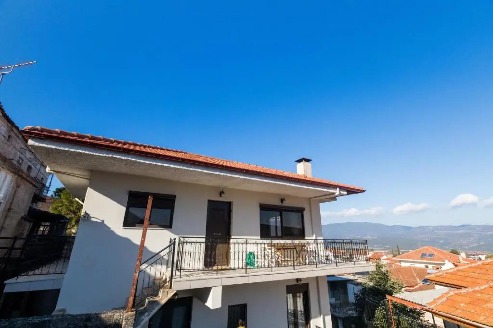 Raise Amfikleia Mountain House