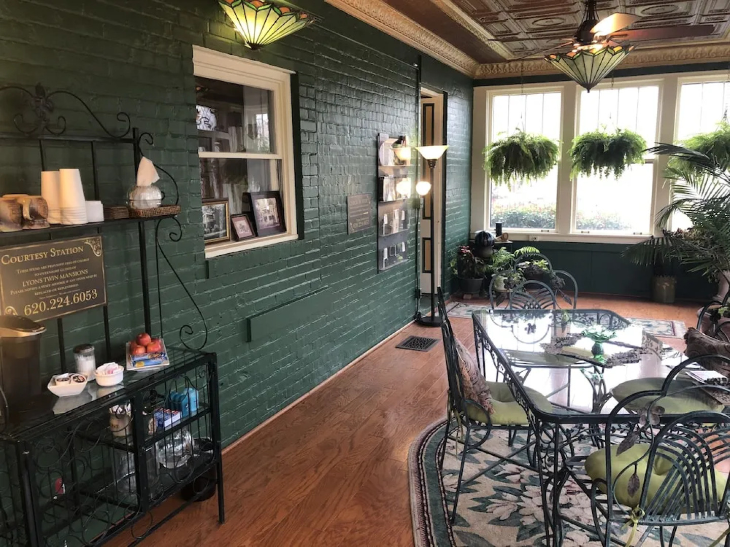 Lyons' Twin Mansions B&B and Spa