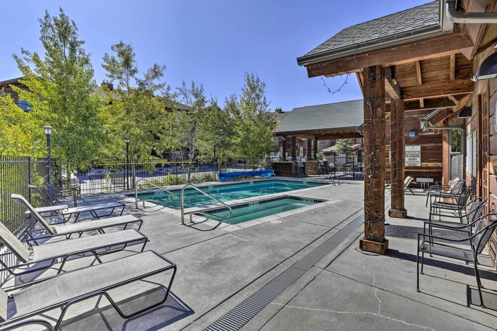 Downtown WP Condo w/ Pool: Steps to Concert Venue!