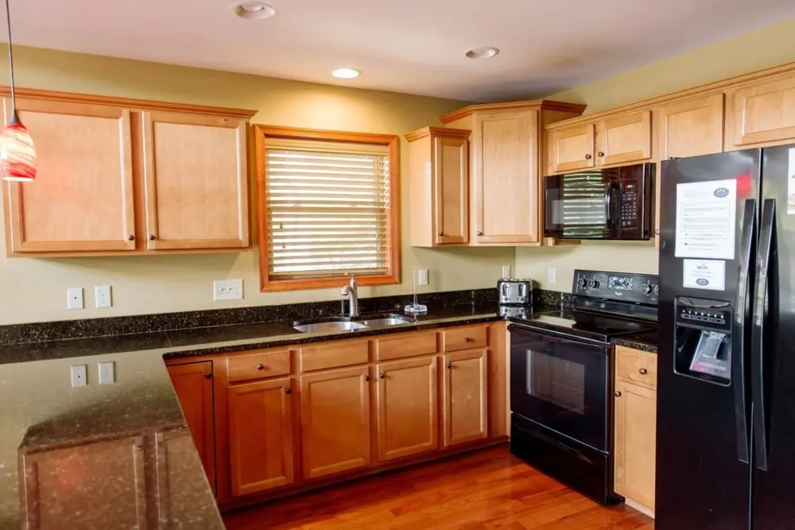 Boulder Field Lodge ~ HOT TUB ~ Free Linens