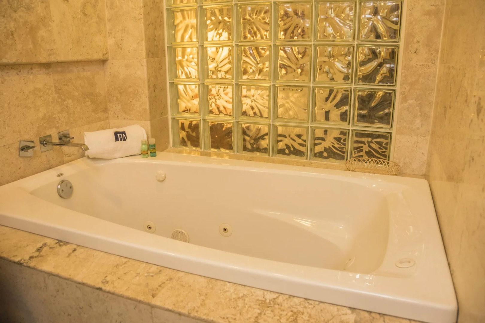 Hotel Porto Allegro - Near Malecon