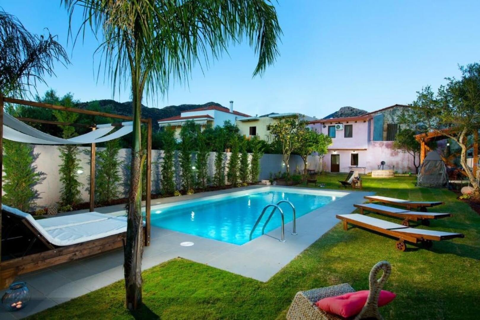 Beautiful & spacious villa with 38sqm pool & BBQ!
