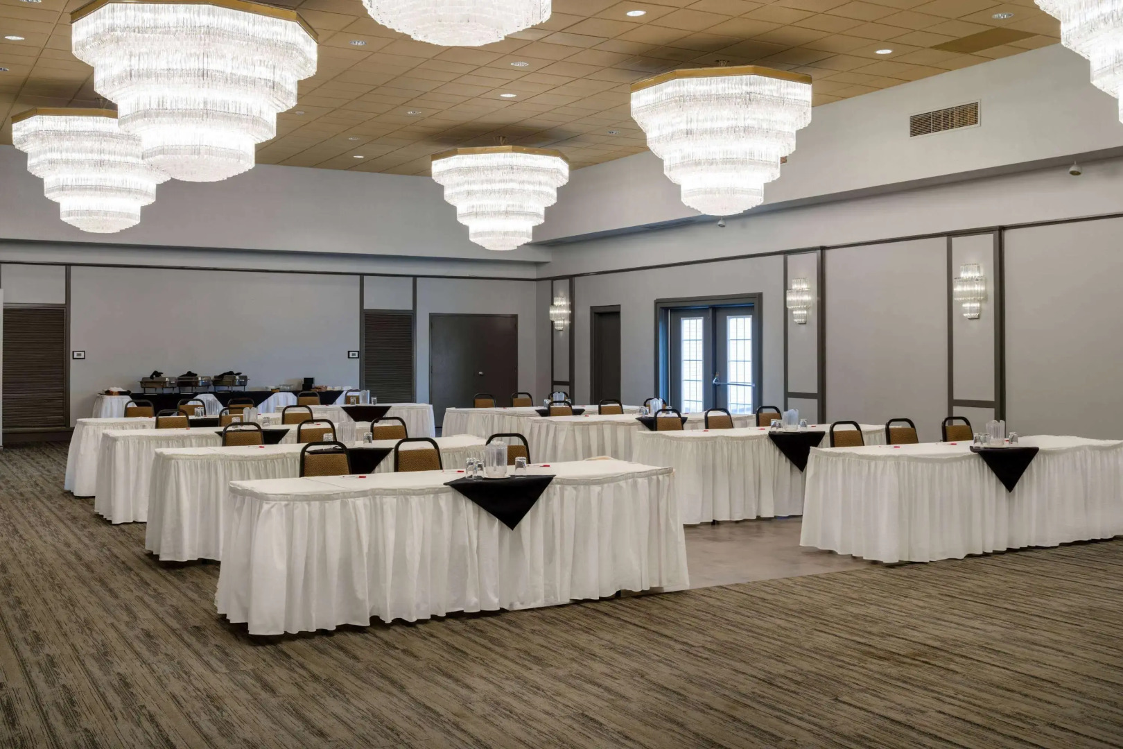 Ramada by Wyndham Thunder Bay Airlane Hotel