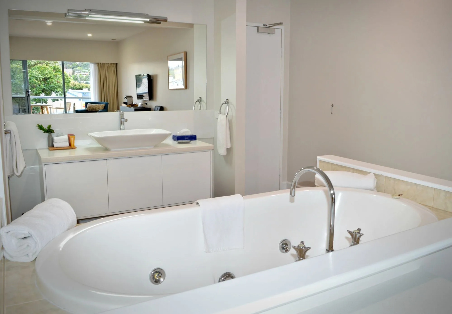 Bellevue on the Lakes