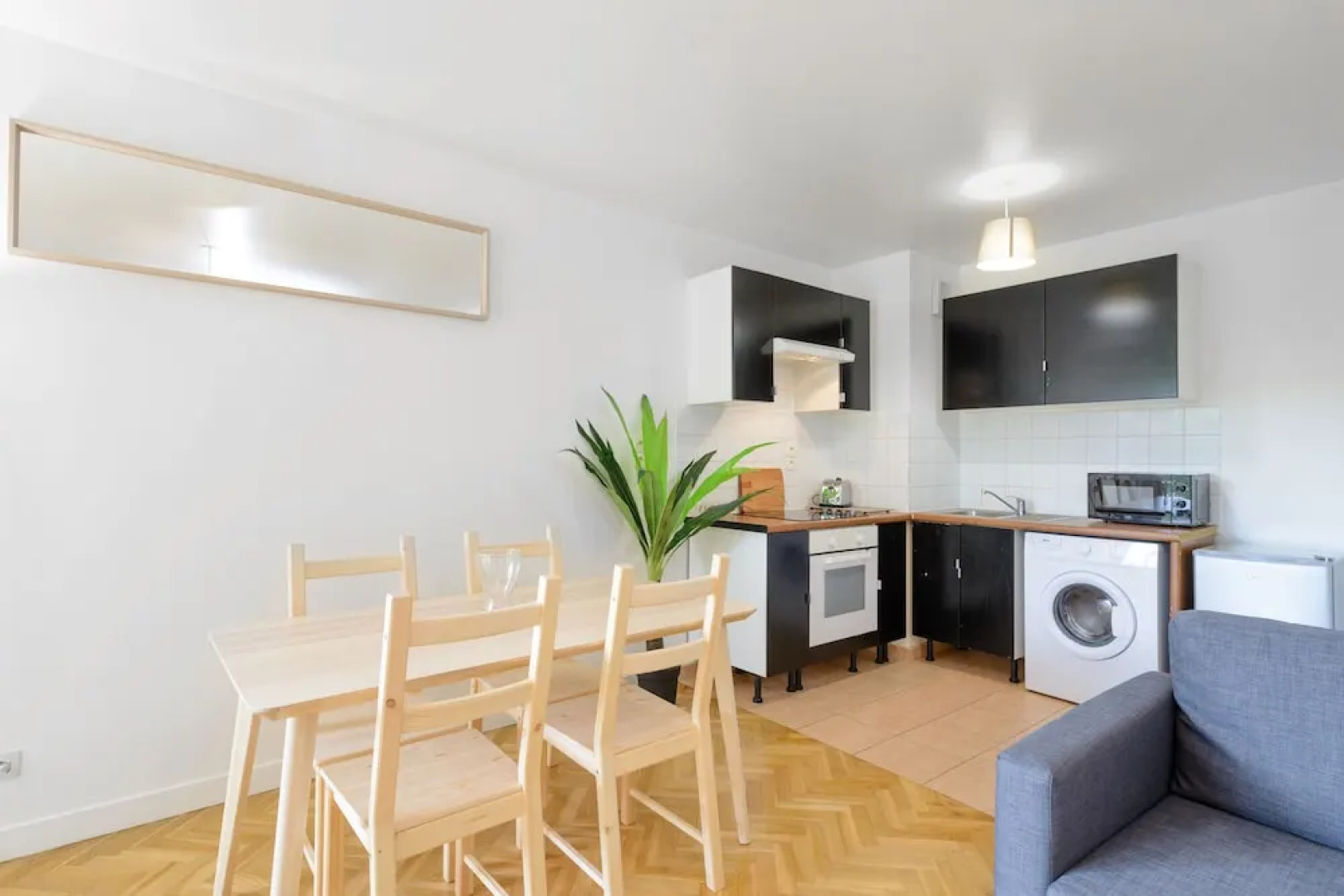 T2-4 pax Disneyland Paris with private parking