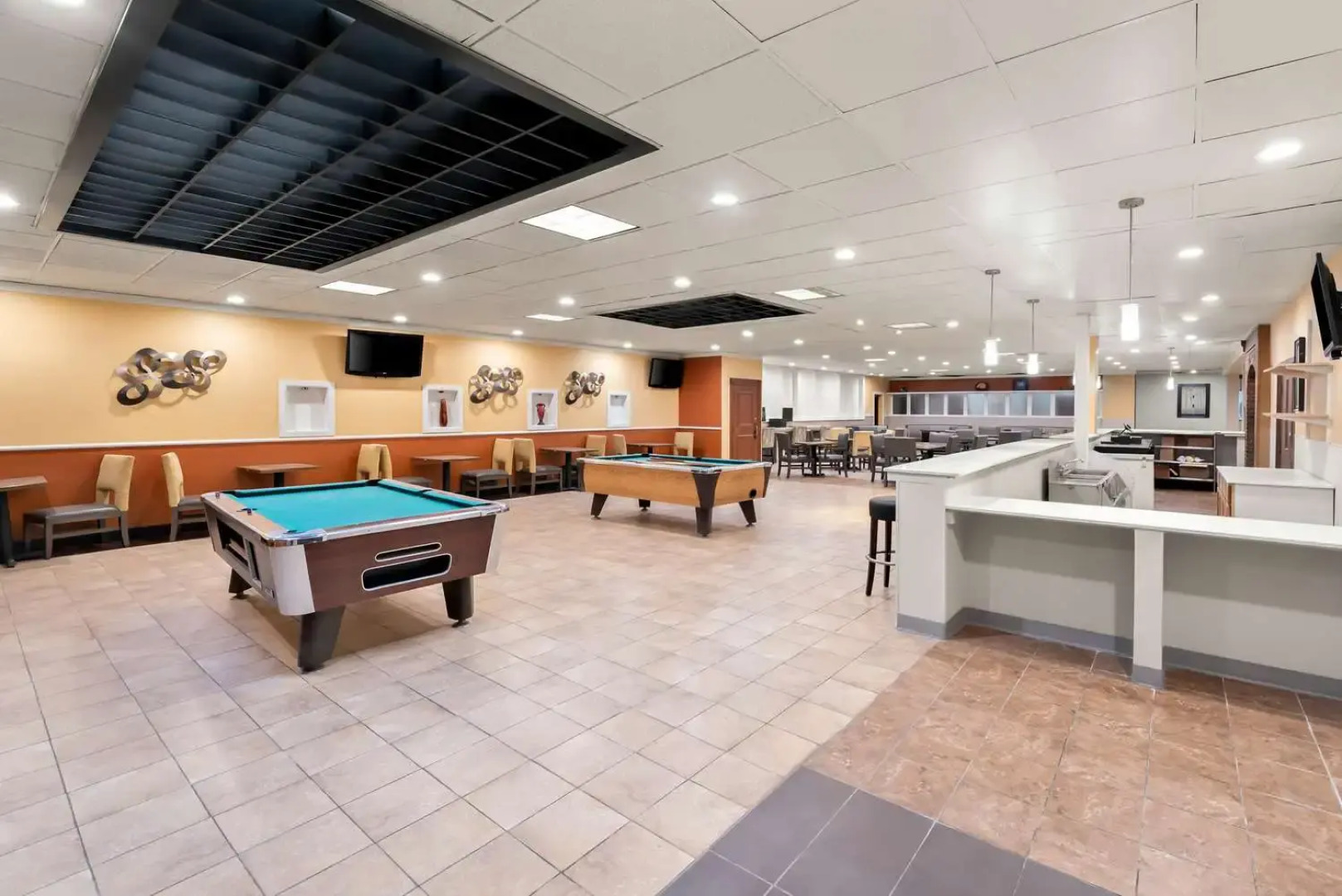 Clarion Inn & Suites and Convention Center